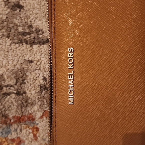 Michael Kors Purse with wallet - Picture 15 of 15
